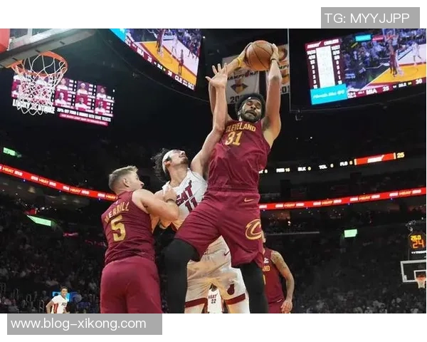 哈克斯盛赞维金斯攻防两端表现出色经验丰富球商高影响深远 哈克斯盛赞维金斯攻防两端表现出色经验丰富球商高影响深远