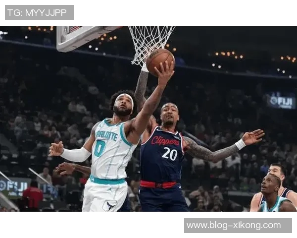 伦纳德高效表现助力球队胜利18投9中斩获21分7篮板4助攻1盖帽