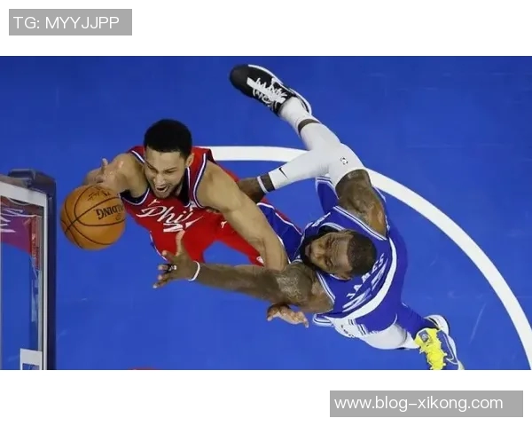 弗里曼防守丹尼斯三分时垫脚被判定为一级恶意犯规引发争议